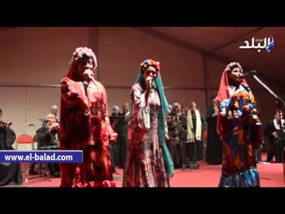 صدى البلد | إقبال كبير على عرض فرقة النيل بمعرض...