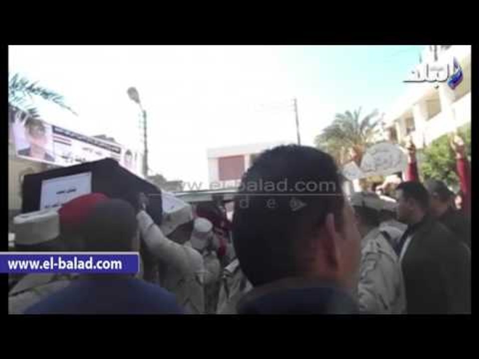 صدى البلد | خالة شهيد العريش تستقبل جثمانه بالشموع والحنة
