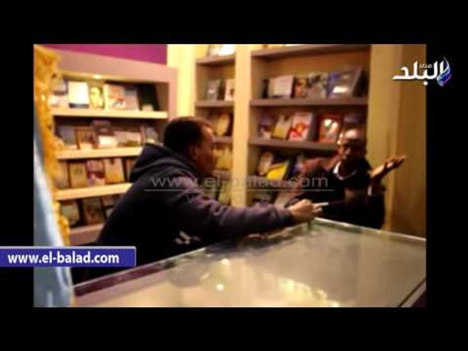 صدى البلد | طوابير من الجماهير تحتشد أمام معرض الكتاب