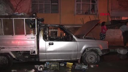 Avcılar'da Park Halindeki Kamyonet Yandı