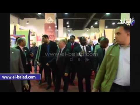 صدى البلد | وزير الثقافة يتفقد معرض الكتاب بصحبة نظيره الكاميروني