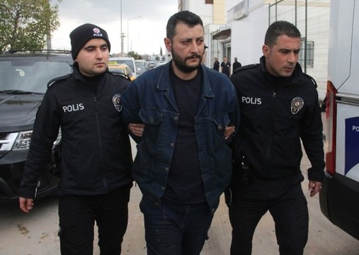 Cani Koca Kıskançlık Krizine Girip Karısını ve Kızını Bıçakladı