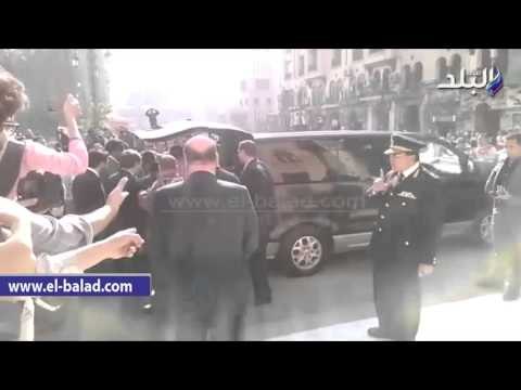 صدى البلد | وصول جثمان هيكل لمسجد الحسين وسط تشديدات امنية