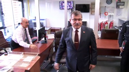 Emniyet Genel Müdürü Uzunkaya'dan kadın personele karanfil