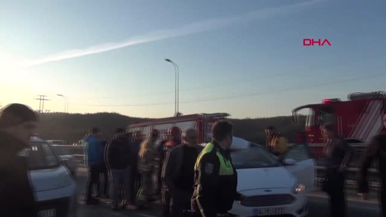 İstanbul- Arnavutköy'de Araçta Sıkışan Kadını İtfaiye Kurtardı
