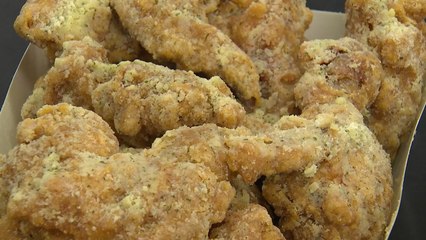 더 달고 짜진 '국민간식'...치즈치킨 반마리에 '하루 나트륨' / YTN