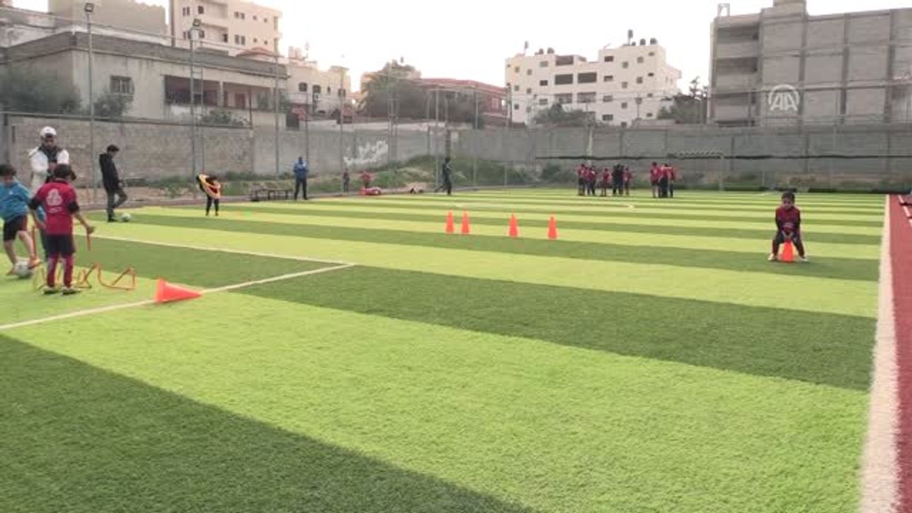 Gazzeli Çocuklar Geleceğin Yıldız Futbolcuları Olmanın Hayalini Kuruyor