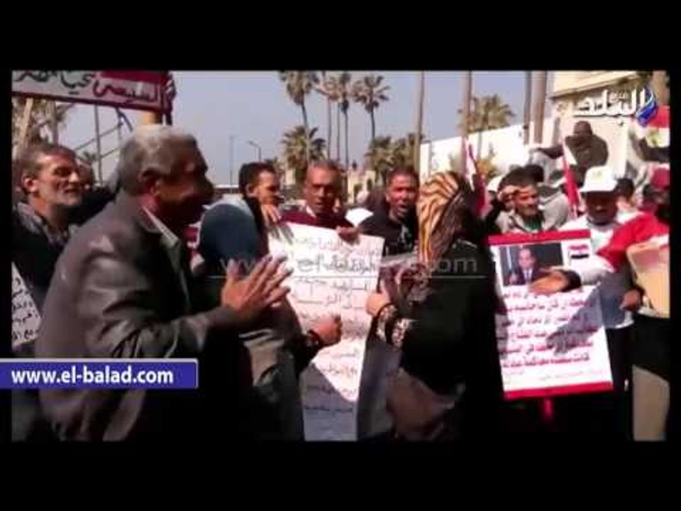 صدى البلد | "بنقولك يا ريس..الخطاب كويس"..هتافات متظاهروا القائد إبراهيم بالاسكندرية