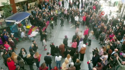 İzmirli kadınlardan 8 Mart’a ‘flash mob’lu anma