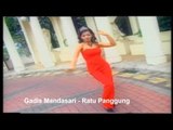 Gadis Mandasari - Ratu Panggung (Official Karaoke Video)