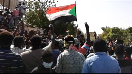 Lack of leaders in Sudan's protests delays peace talks