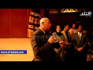 صدى البلد |  محافظ أسوان يلتقي 67 مواطن في لقاؤه الأسبوعى معهم لعرض مطالبهم
