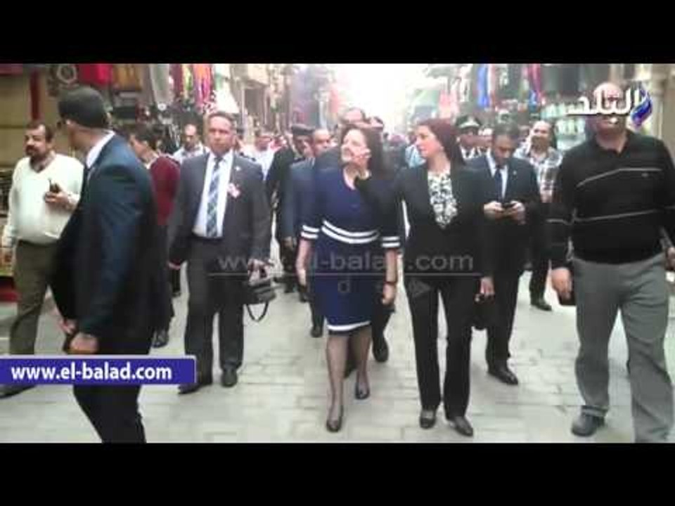 صدى البلد | جولة زوجة الرئيس مقدونيا في شارع المعز بالحسين