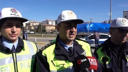 Polislerden kadınlara karanfil - KIRIKKALE