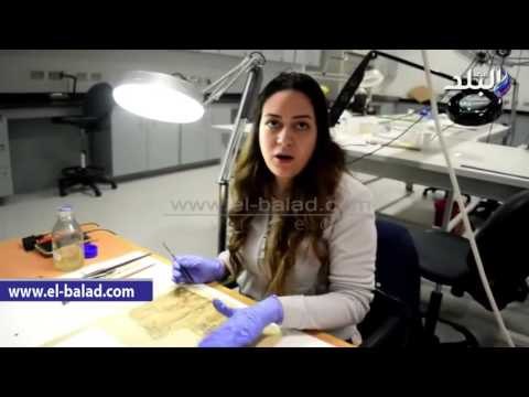 صدى البلد | شاهد طريقة ترميم بردي توت عنخ أمون في المتحف الكبير