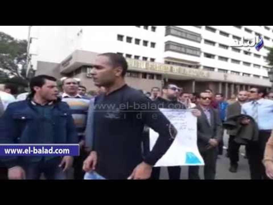 صدى البلد |  حاملو الماجستير يتظاهرون أمام مجلس النواب للمطالبة بالتعيين