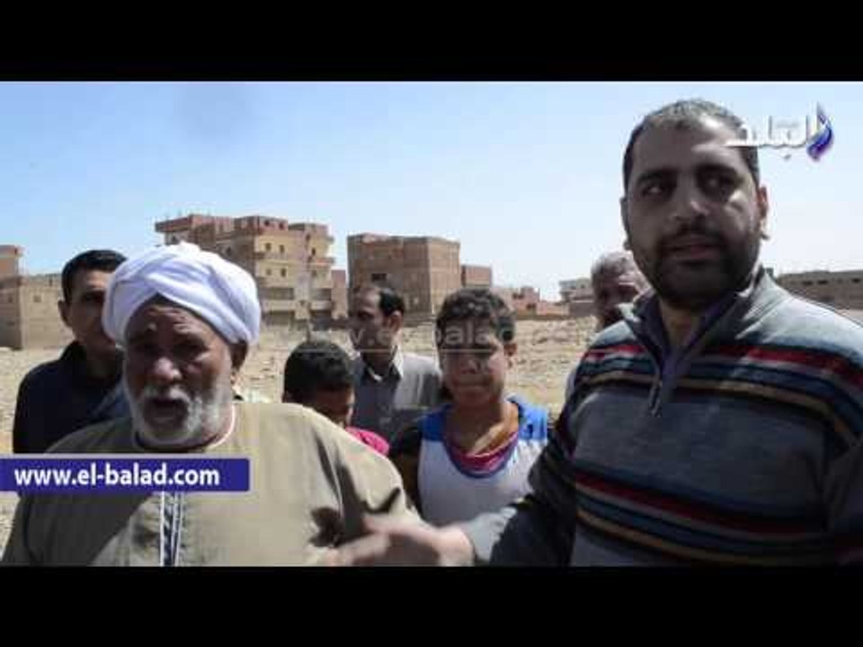 صدى البلد |  آثار اعتداء بلطجية على القبور بمدينة الصف .. والاهالى : " مفيش احترام لحرمة الموتى "