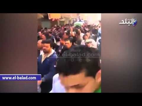 صدى البلد | الالاف من اهالى المنزلة يشييعون جثمان شهيد معسكر رفح