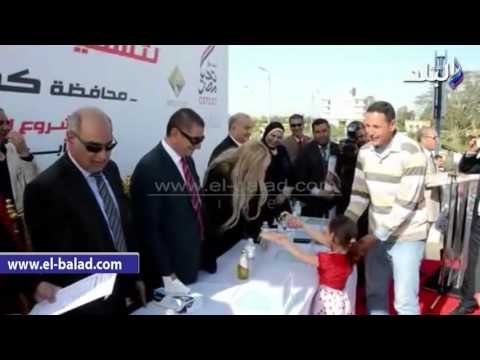 صدى البلد | محافظ كفرالشيخ يوزع 100 «تاكسي» على الشباب