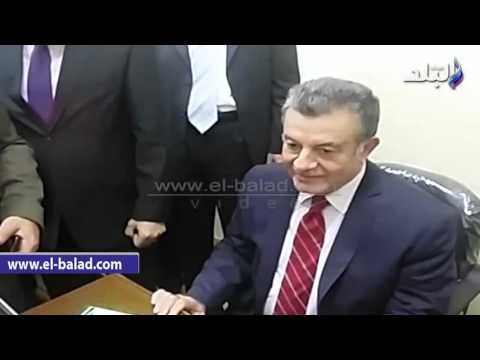 صدى البلد | رئيس جامعة بنها يستخرج أول فيش وبطاقة رقم قومى بمركز الخدمات الامنية