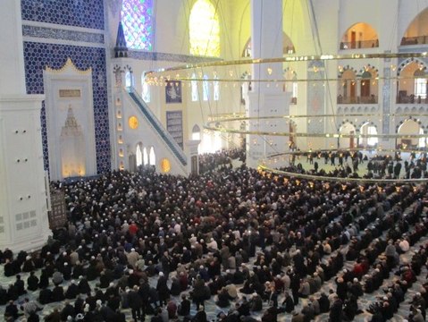 Çamlıca Camisi'ndeki İlk Cuma Namazı