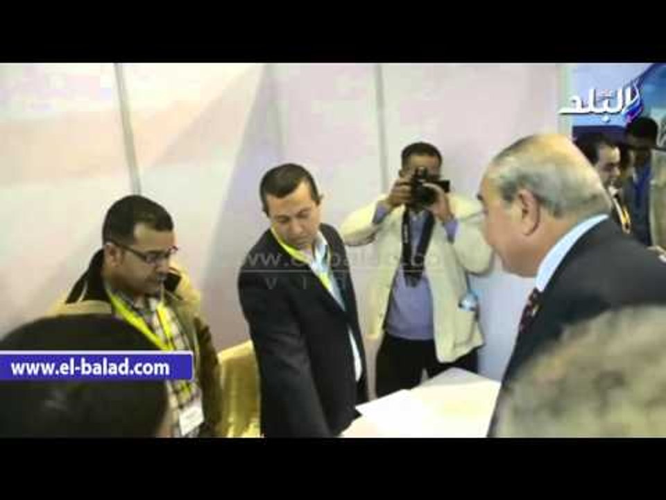 صدى البلد | محافظ المنيا يتفقد ملتقى توظيف الشب...