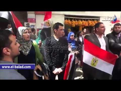 صدى البلد | حملة الماجستير يكتبون بدمائهم على علم مصر