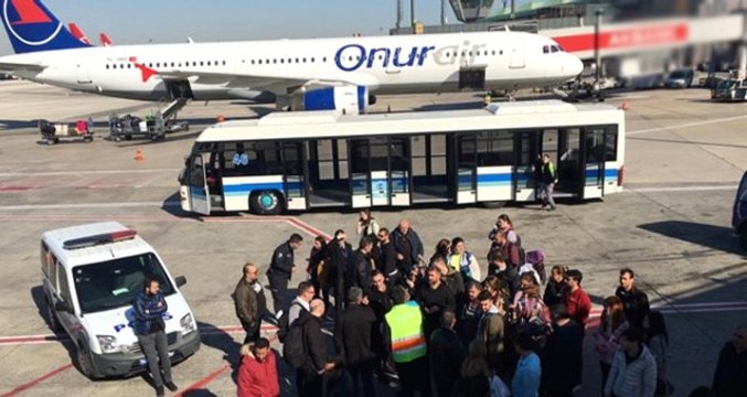 Hem Rötar Hem Arıza Yapan Onur Air Uçağı, Yolcuları Çileden Çıkardı