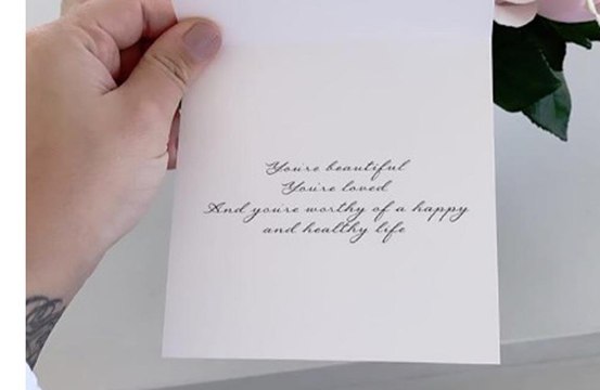 Demi Lovato se regala flores para superar su ruptura de Henry Levy