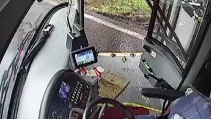 Antalya'daki otobüs kazası kameralara yansıdı