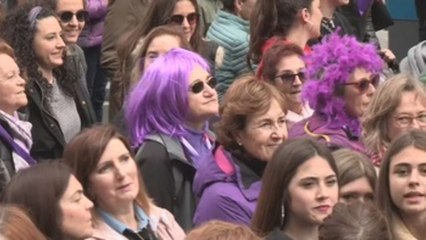 Las calles se tiñen de morado en el 8M
