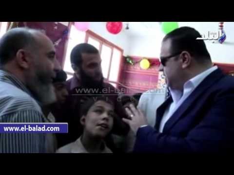 صدى البلد | محافظ الفيوم: علاج طفلين على نفقة المحافظة وتوفير مسكن وعمل مناسب