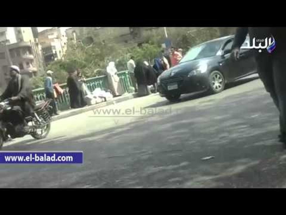 صدى البلد |الباعة الجائلون يحتلون كوبرى القصر العينى