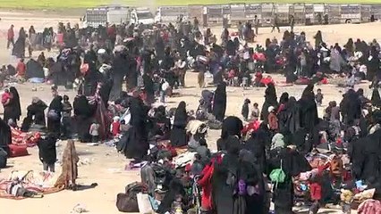 نساء خارجات من الباغوز يتوعدن بـ"فتوحات" جديدة لتنظيم الدولة الإسلامية