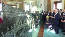 Yıldırım, Fatih Sultan Mehmet Han türbesini ziyaret etti - İSTANBUL