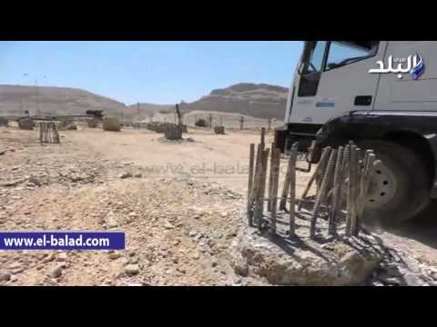 صدى البلد | زرع 137 خازوقا لإصلاح كوبري جامعة سوهاج المنهار