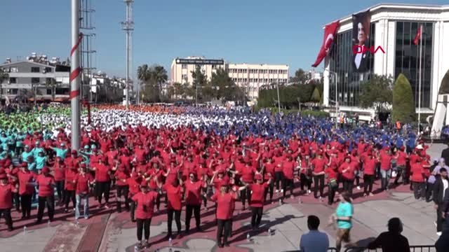 Antalya 3 Bin 500 Kadın, Türkiye Haritası Oluşturup Erik Dalı Oynadı