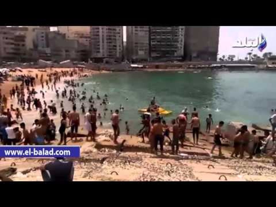 صدى البلد | إقبال كبير على شواطئ الإسكندرية للإحتفال بـ"شم النسيم"