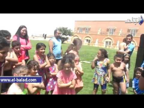 صدى البلد | الأراجوز يجذب الأطفال والكبار بشواطئ بحيرة قارون بالفيوم