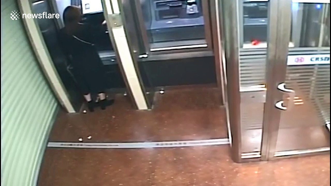 Robber returns all money back to woman after seeing her bank balance is zero