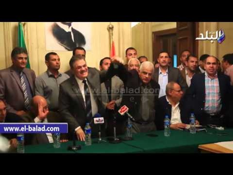 صدى البلد | أنصار "البدوى" يتجمعون امام مقر الحزب بالتزامن مع مؤتمر الهيئة العليا لـ"الوفد"