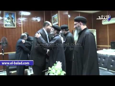 صدى البلد | محافظ مطروح يهنئ الأقباط بكنيسة العذراء بعيد القيامة المجيد