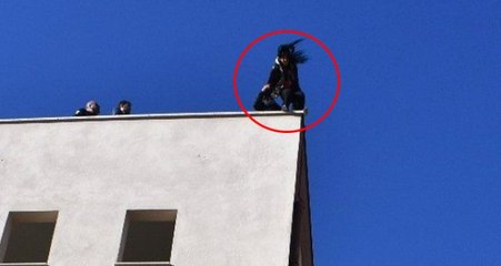 Kahraman İşçi, İntihara Kalkışan Genç Kızı Son Anda Kurtardı