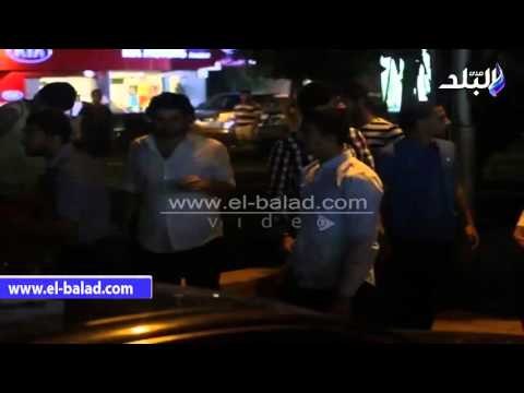 صدى البلد | مشادة كلامية بين أسرة وائل نور وأحد المصورين‎ خلال العزاء