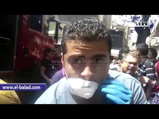 صدى البلد | شباب يتطوع  مع قوات الأمن لإزالة مخلفات "حريق الرويعي"