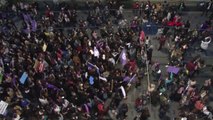 İstanbul Kadınlar İstiklal Caddesi Girişinde Toplanıyor 2