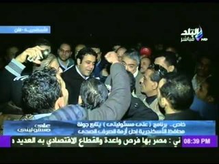 مواطن يتهجم على محافظ الأسكندرية "أنا ساكتلك بس عشان محمد بيه معاك"