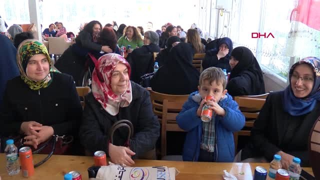 İstanbul AK Parti Beylikdüzü Belediye Başkan Adayı Işık, Kadınlara Balık Pişirip, Dağıttı