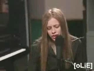 YouTube - Avril Lavigne Things Ill never say live acoustic