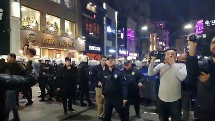 İstiklal Caddesi'nde kadınlara polis saldırısı!